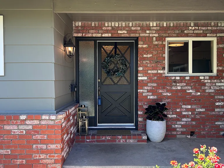 1803 Tanglewood Ln — Photo 3
