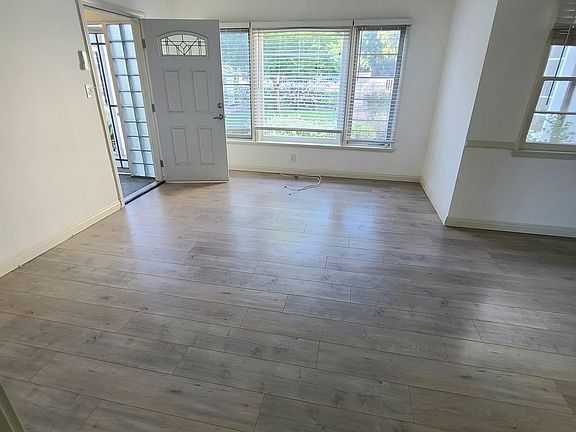 5th image of 13010 Moorpark St #13014
