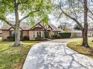 213 Pin Oak Dr, Baytown, TX 77520