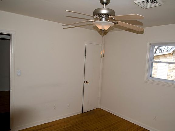 4th image of 1912 Willis St #1912