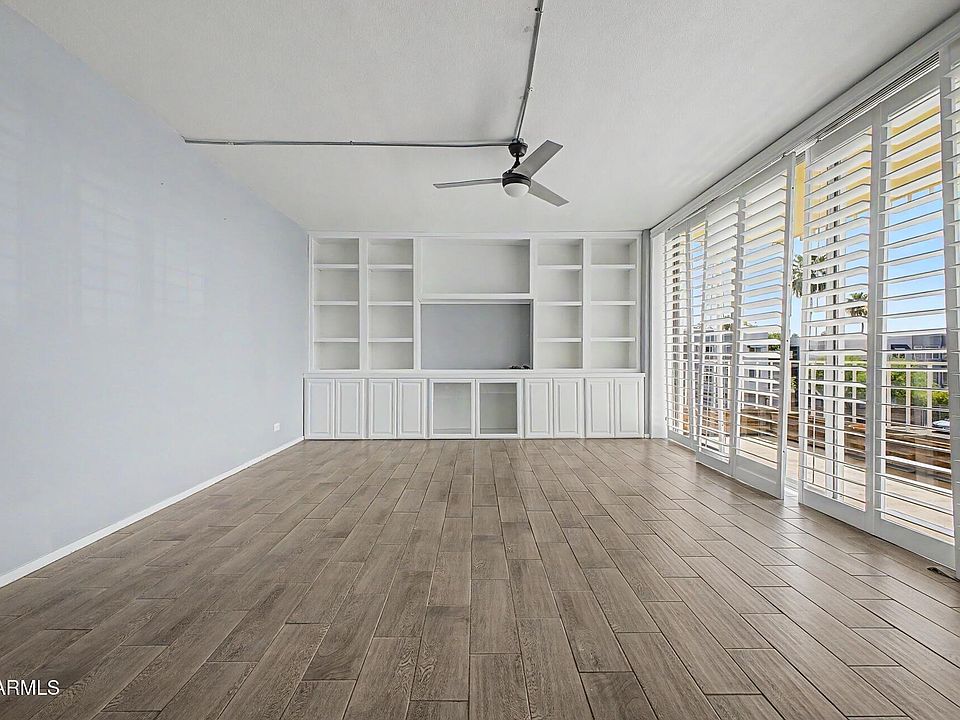 1st image of 207 W CLARENDON Avenue #B2