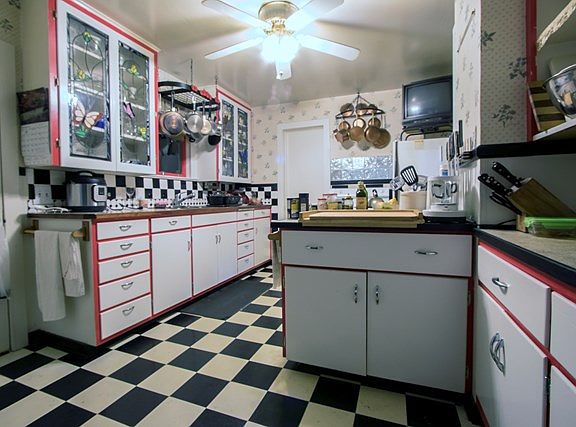 3rd image of 414 E Tremont St