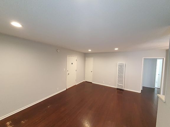4th image of 121 N Mariposa Ave APT 11