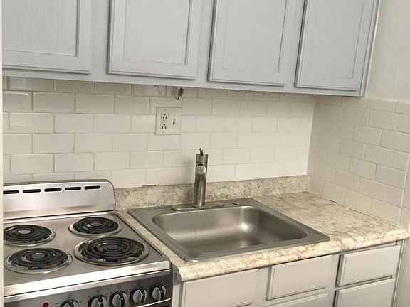 4th image of 2717 N Pine Grove Ave APT 202