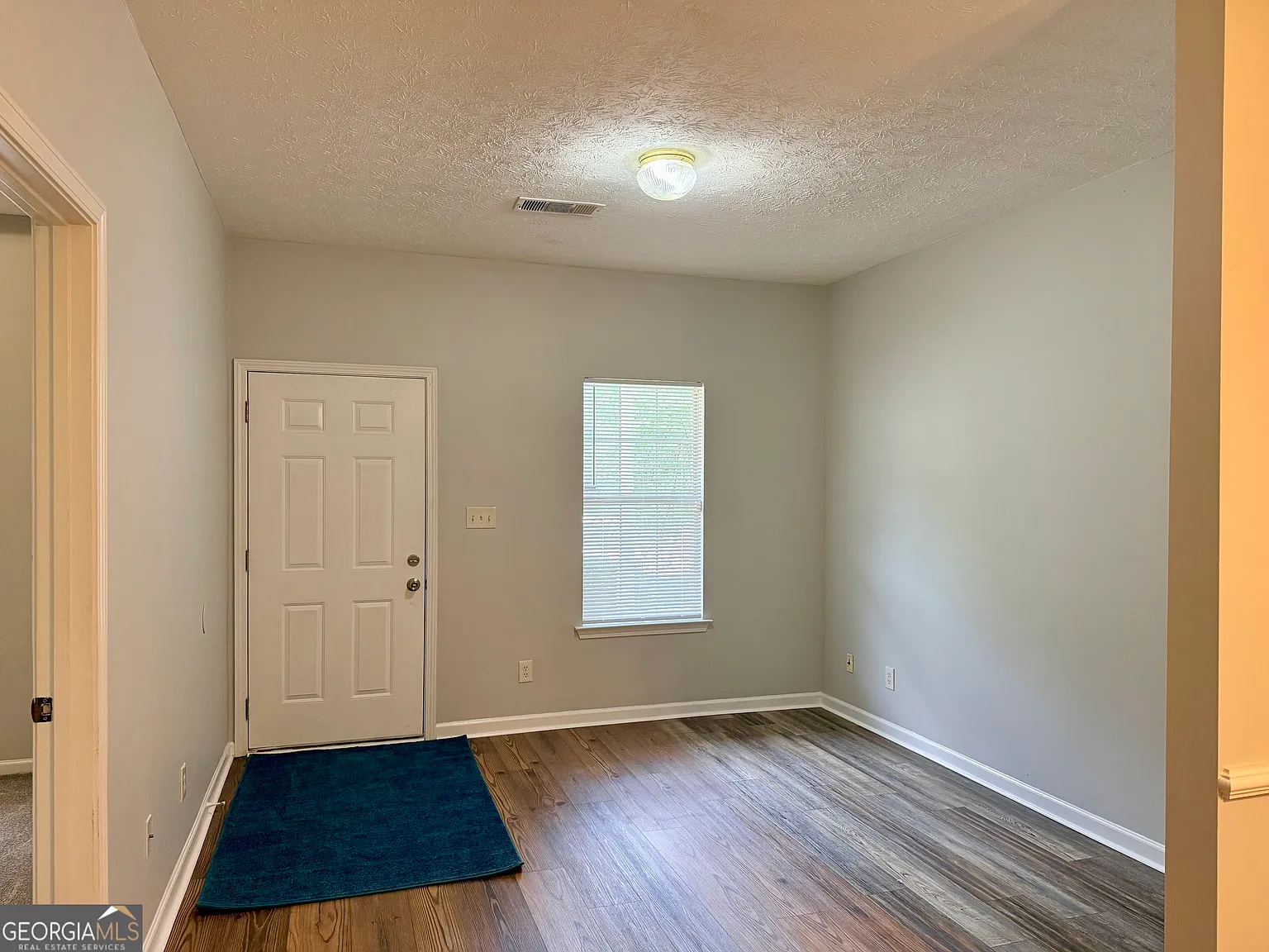 3 bed, 2.0 bath, 1200 sqft, $1,600 — Photo 3