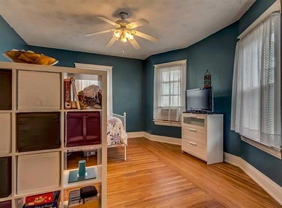 4th image of 2824 Linwood Ave