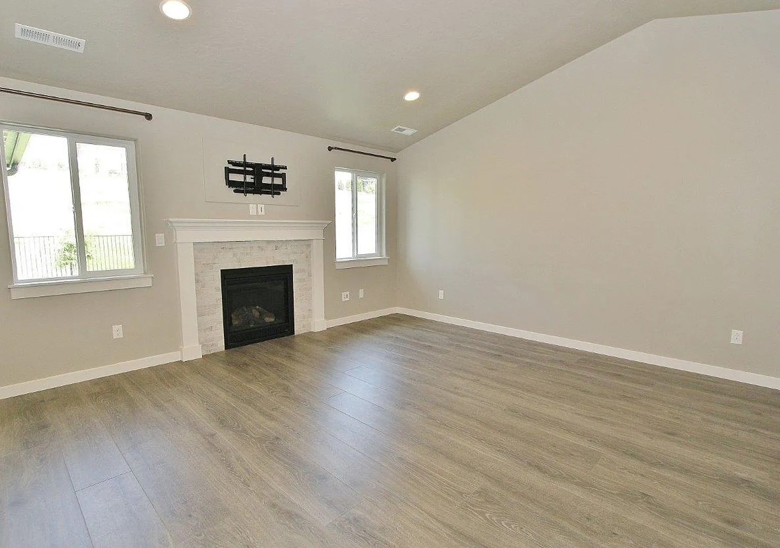 Immaculate Single-Level Home — Photo 3