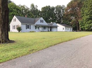 17 Meadow Ln, Rensselaer, NY 12144