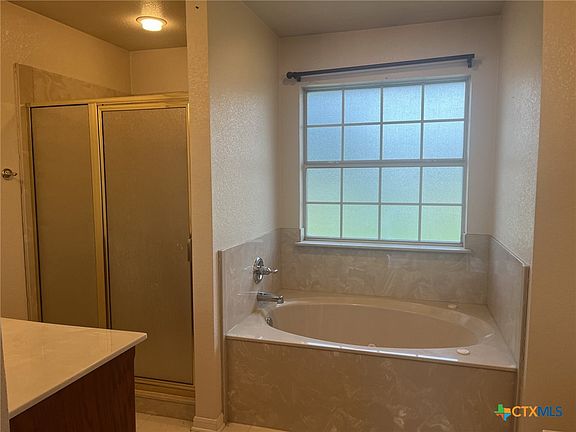 3rd image of 2809 Wisteria Ln