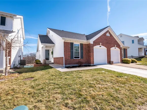 1070 Big Bend Crossing Dr, Valley Park, MO 63088