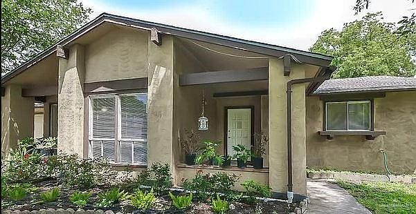 1st image of 6819 Indian Lake Dr