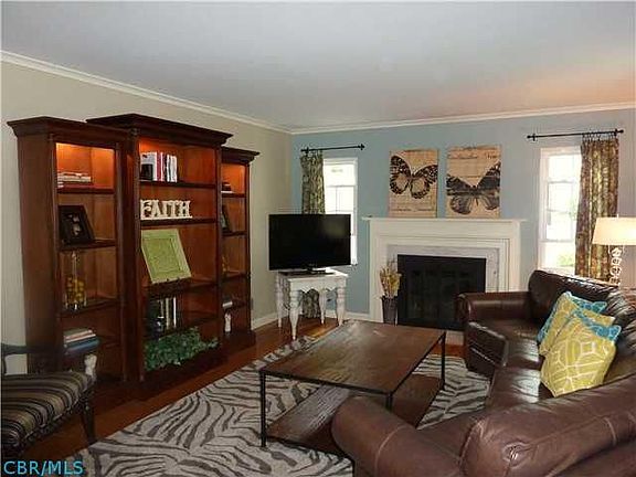 2nd image of 2584 Westmont Blvd