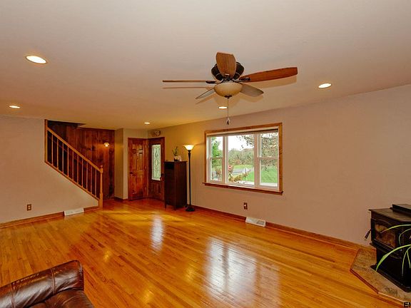 5th image of 106 Vernon Dr