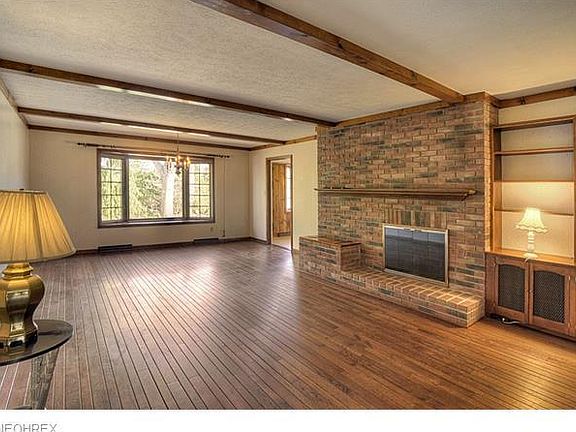 3rd image of 401 Appleblossom Ln
