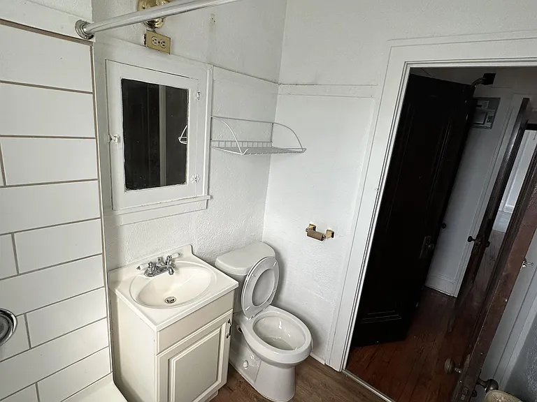 1442 W 101st St #16 — Photo 11