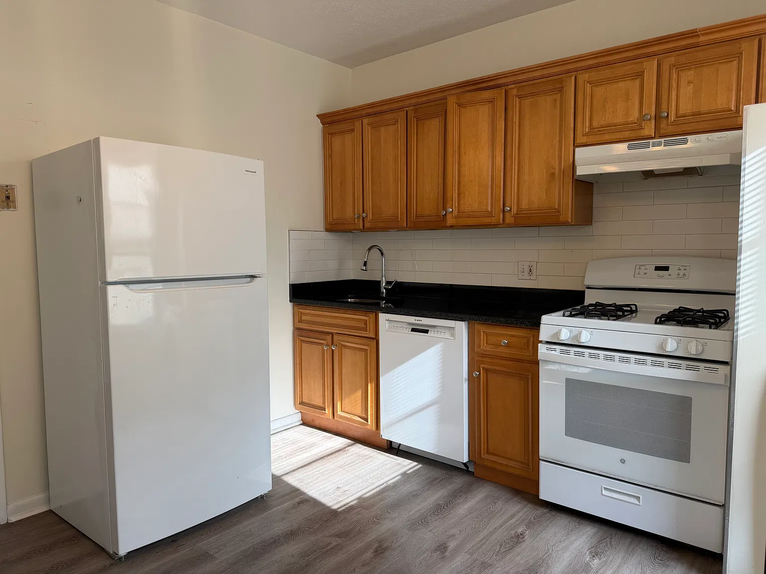 258 Cypress St — Photo 1