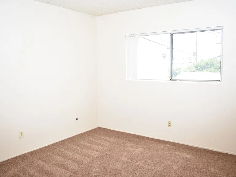 4167 Cherokee Ave — Photo 11
