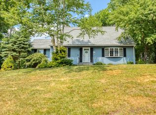17 Overlook Dr, Feeding Hills, MA 01030