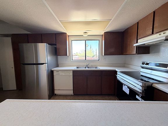 5th image of 2864 E Wilcox Dr