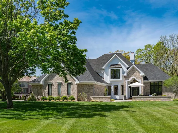 W307N2873 Fieldwood DRIVE, Pewaukee, WI 53072