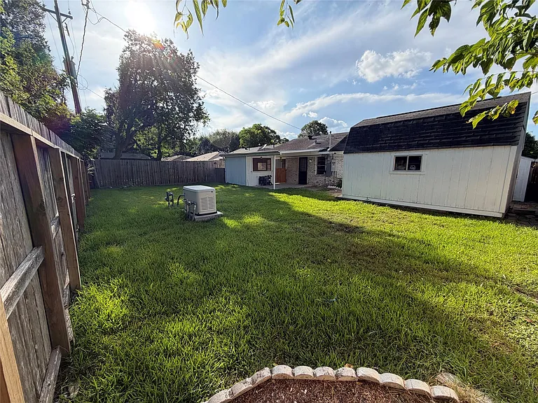 7603 Grape St — Photo 13
