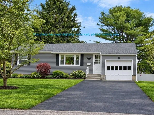 8 Wilder Ave, Westerly, RI 02891