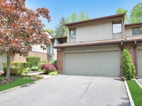 262 Vista Dr, Jericho, NY 11753