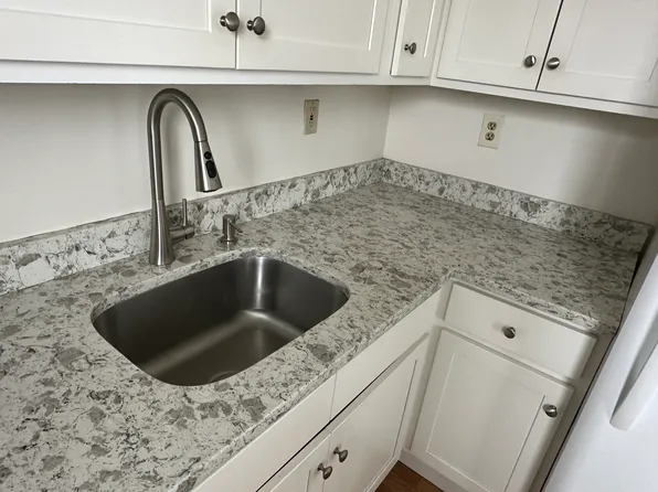 31 Ford St APT 3, Milford, CT 06460