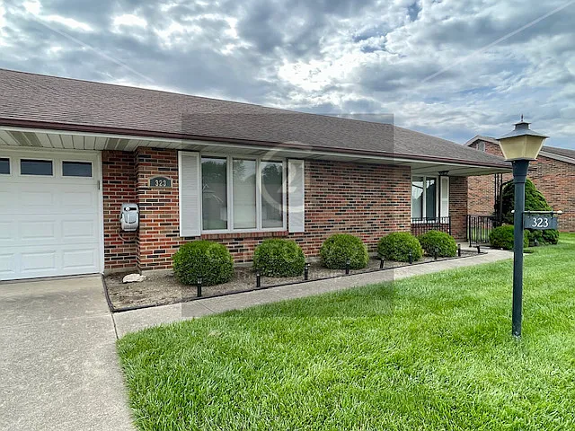 323 Westview Dr — Photo 2