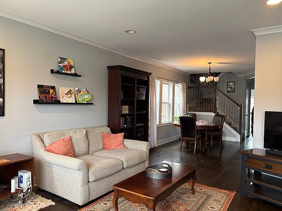 4th image of 3132 N Lowell Ave