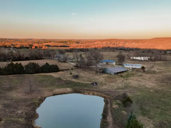 22010 E 500 Road, Humansville, MO 65674