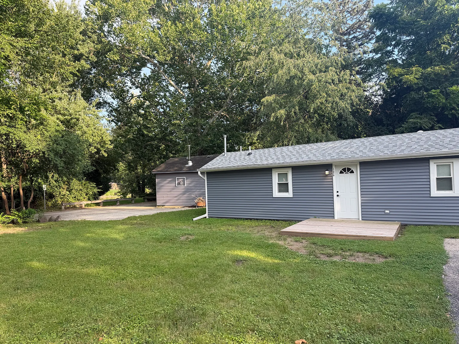 1205 Rattray Dr — Photo 2