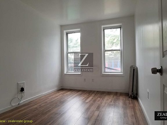 4th image of 10805 101st Ave APT 1R
