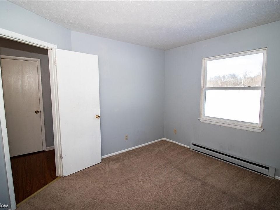 2nd image of 1367 Jones Rd