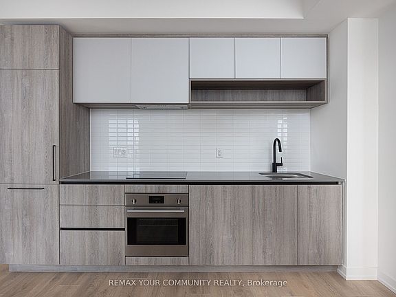 5th image of 181 Sterling Rd #1002