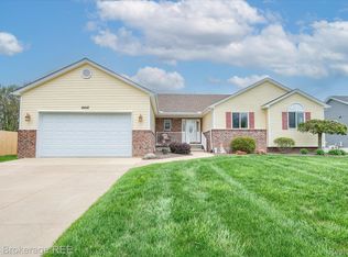 10047 Fox Run Dr, Davison, MI 48423