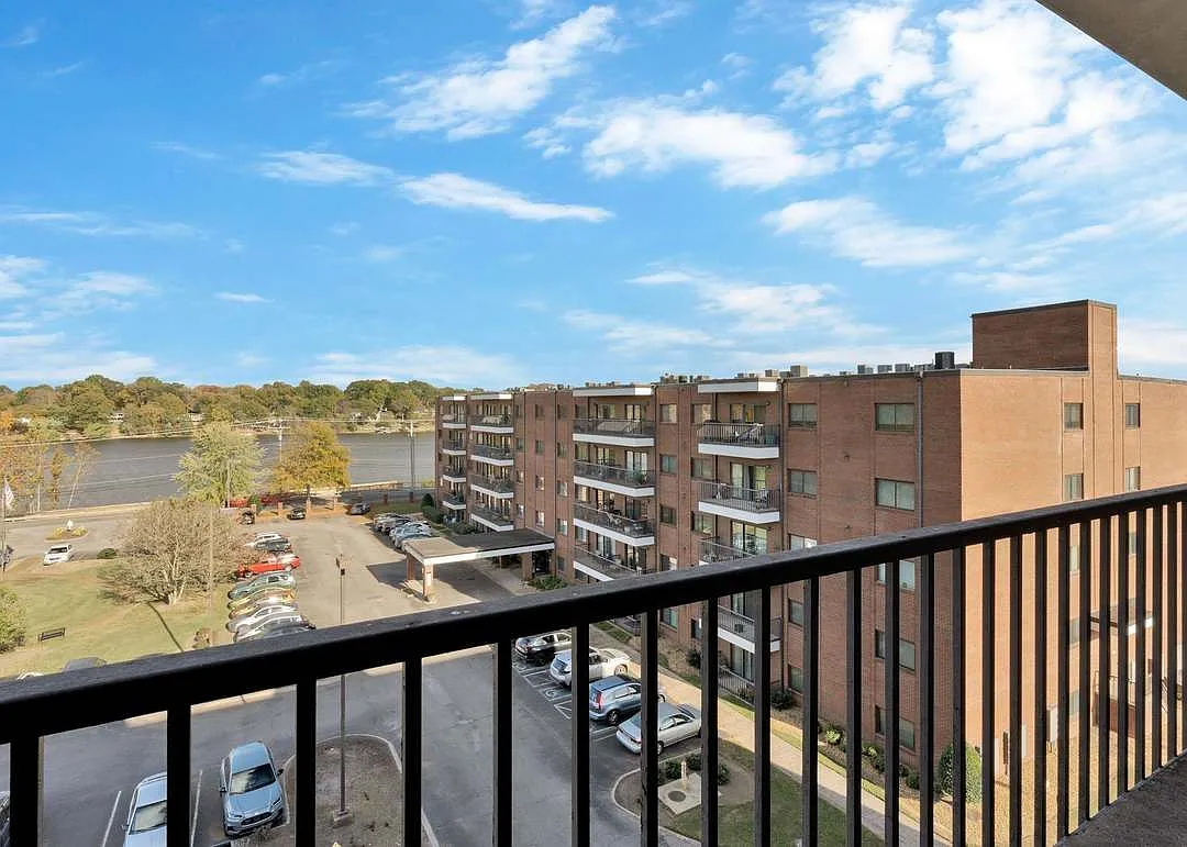 2 bed, 1190 sqft, $1,650 — Photo 2