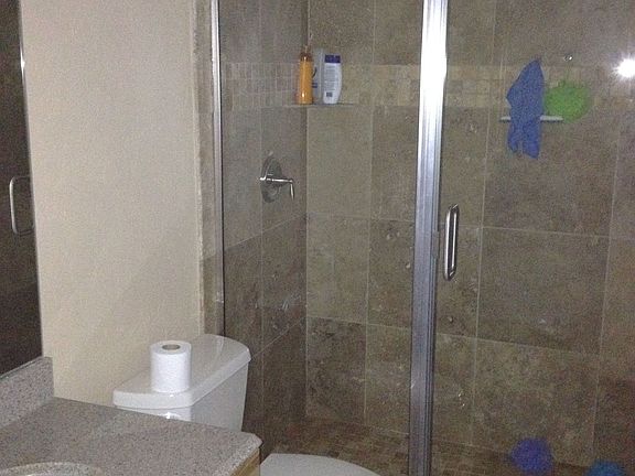 Bathroom / Travertine shower