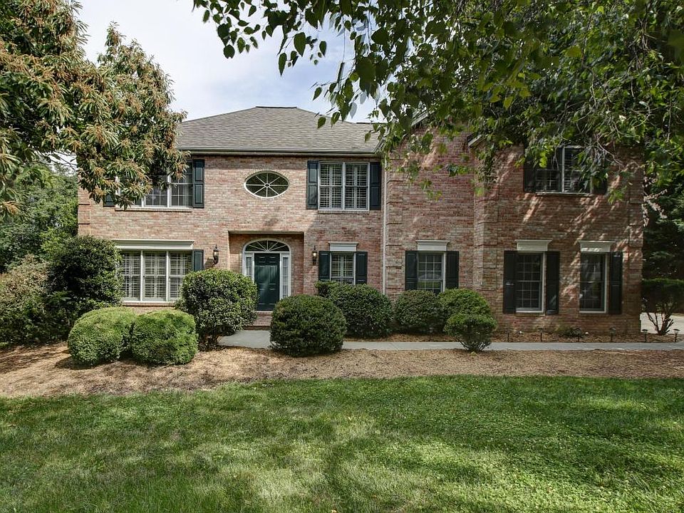 1st image of 6240 Fairway Forest Dr