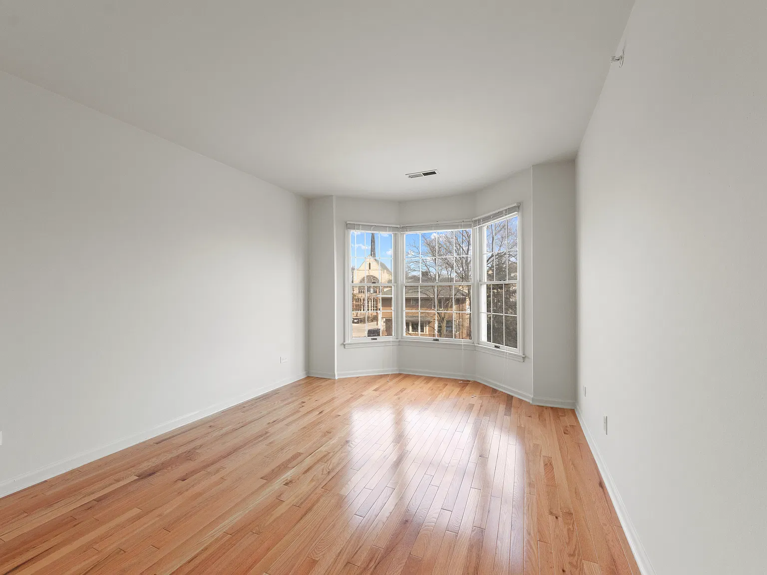 1740 Hinman Ave — Photo 2
