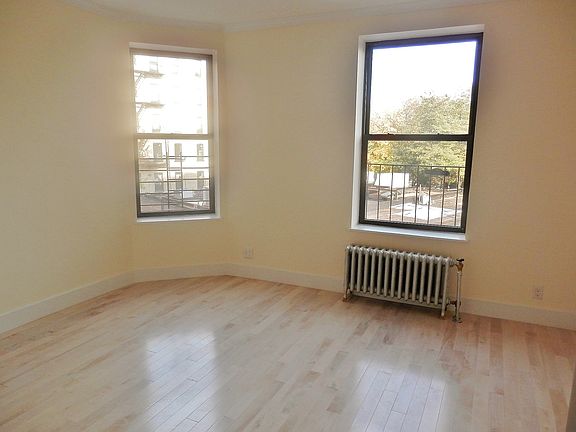 2nd image of 881 Washington Ave APT 3