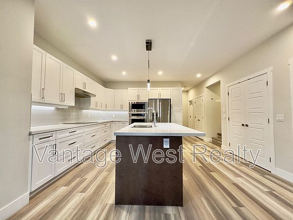3rd image of 1064 Lawson Ave