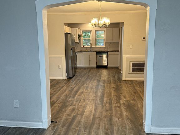 3rd image of 2017 Greenwood Dr