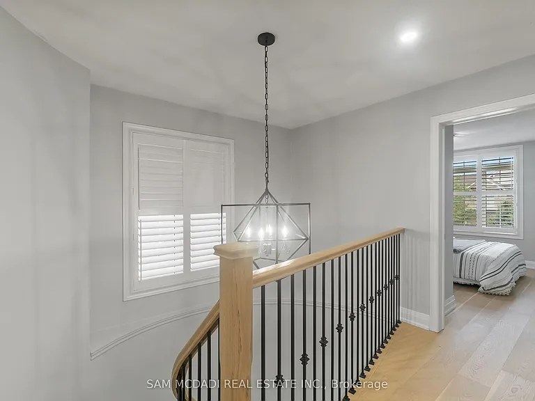 573 Settlers Rd W — Photo 10