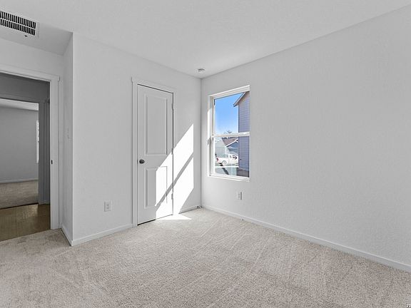 4th image of 111 Ellendale Place