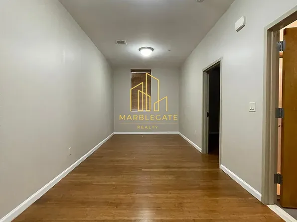 50 Oak Street image 1 of 5
