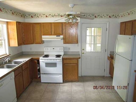 4th image of 610 S Amelia Ave