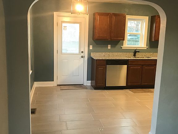 4th image of 3209 Hyde Cir