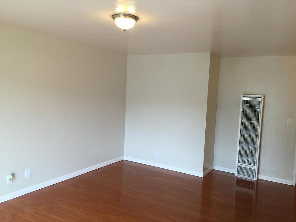 1st image of 625 Sylvan St APT 3