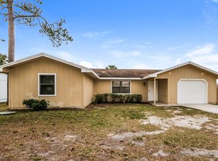 574 NW Fairfax Ave, Port Saint Lucie, FL 34983